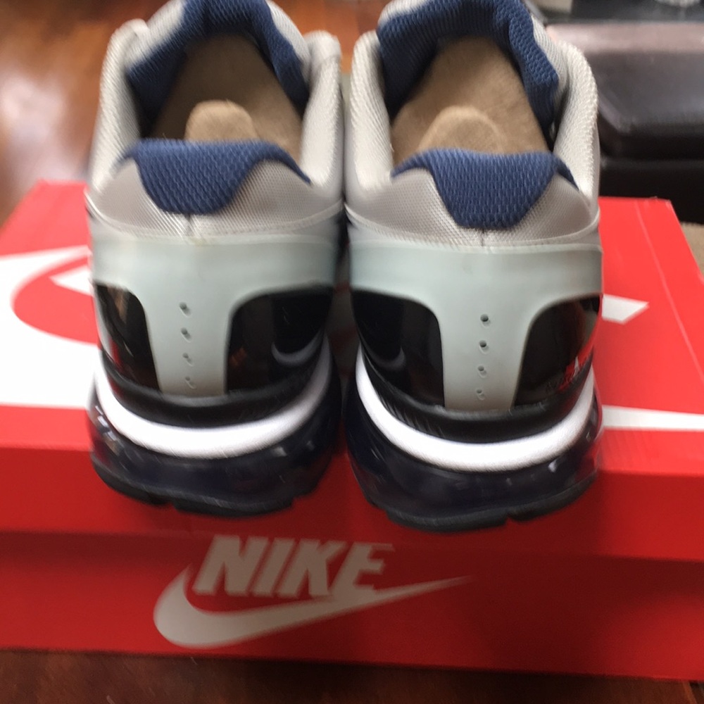 Nike Men’s tennis shoes - Picture 4 of 4